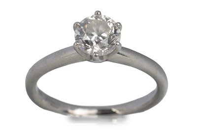 Lot DIAMOND SOLITAIRE RING