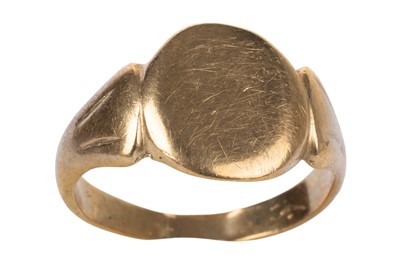 Lot 788 - GOLD SIGNET RING
