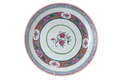 Lot 941 - CHINESE FAMILLE ROSE CHARGER