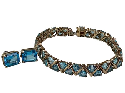 Lot 16 - TOPAZ BRACELET AND EARRING SET