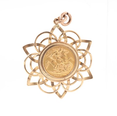 Lot 111 - GEORGE V GOLD HALF SOVEREIGN PENDANT