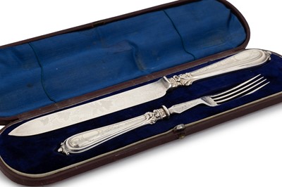 Lot 142 - VICTORIAN SILVER HANDLED FRUIT SERVING SET