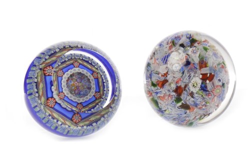 Lot 773 - PERTHSHIRE CIRCULAR GLASS PAPERWEIGHT signed...