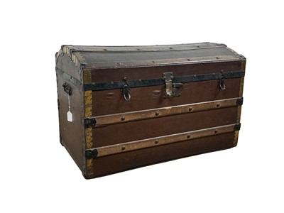 Lot 106 - VINTAGE TRAVEL TRUNK
