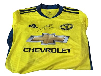 Lot 39 - MANCHESTER UNITED F.C. REPLICA JERSEY