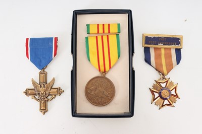 Lot 1264 - COLLECTION OF U. S. FORCES METAL BADGES AND MEDALS