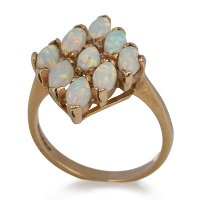 Lot OPAL CLUSTER RING