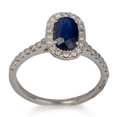 Lot SAPPHIRE AND DIAMOND RING