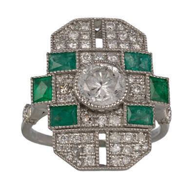 Lot EMERALD AND DIAMOND RING