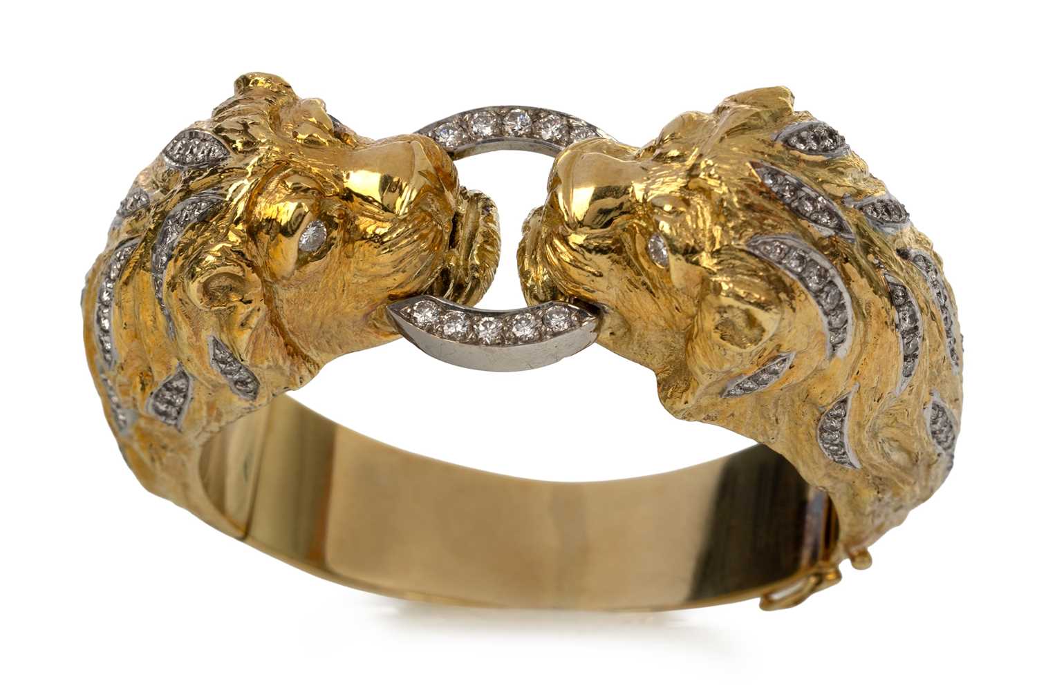 Lot ROY SARKIN DIAMOND 'LION' BANGLE