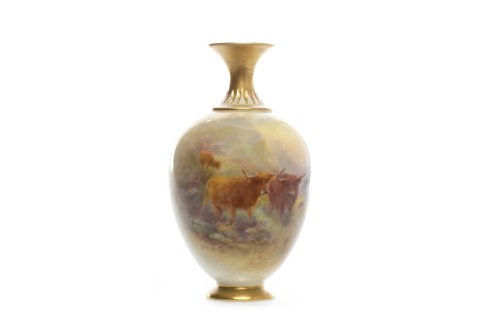 Lot 754 - EARLY 20TH CENTURY ROYAL WORCESTER VASE the...