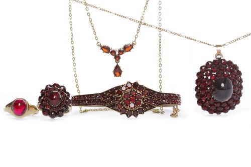 Lot 51 - GROUP OF VARIOUS GARNET AND OTHER JEWELLERY...