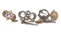 Lot 88 - GROUP OF VICTORIAN AND LATER JEWELLERY...