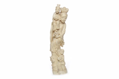 Lot 522 - EARLY 20TH CENTURY CHINESE IVORY CARVING...