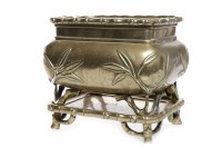 Lot 582 - EARLY 20TH CENTURY CHINESE BRONZE CENSER of...
