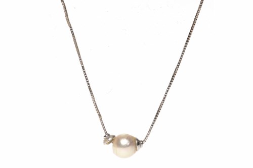 Lot 246 - EIGHTEEN CARAT WHITE GOLD CHAIN WITH PEARL...