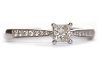 Lot 347 - PLATINUM DIAMOND SOLITAIRE RING the four claw...
