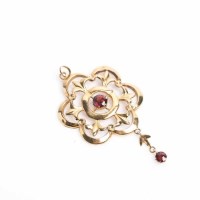 Lot 1822 - NINE CARAT GOLD GARNET PENDANT of pierced...