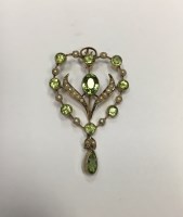 Lot 1832 - EDWARDIAN PERIDOT AND SEED PEARL HOLBEIN ON A...