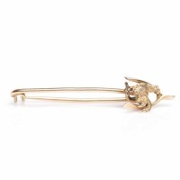 Lot 1869 - EIGHTEEN CARAT GOLD COCKEREL AND WISHBONE...
