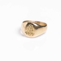Lot 1881 - EIGHTEEN CARAT GOLD SIGNET RING engraved with '...