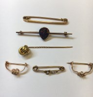 Lot 1890 - GROUP OF GOLD BROOCHES AND PINS comprising of...