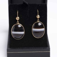 Lot 1934 - PAIR OF AGATE DROP EARRINGS each with an oval...