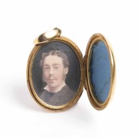 Lot 1965 - VICTORIAN GOLD LOCKET engraved with a monogram...