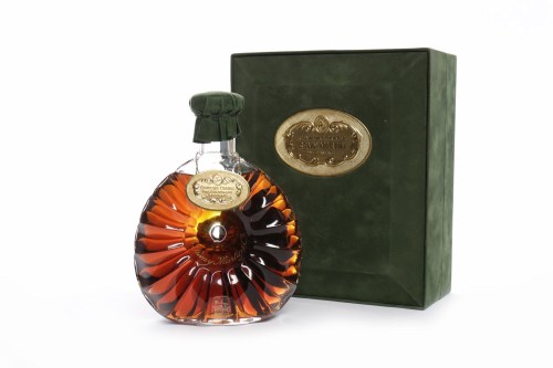 Lot 810 - REMY MARTIN CENTAURE CRISTAL Fine Champagne...