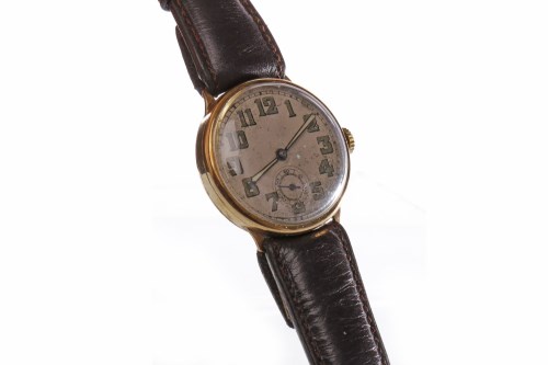 Lot 810 - GENTLEMAN'S MID TWENTIETH CENTURY NINE CARAT...