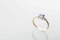 Lot 1700 - EARLY TWENTIETH CENTURY ART DECO SAPPHIRE RING...