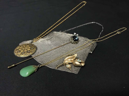 Lot 52 - COLLECTION OF COSTUME JEWELLERY to include a...