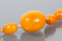 Lot 1709 - FINE BUTTERSCOTCH AMBER BEAD NECKLACE formed...