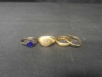 Lot 389 - GOOD COLLECTION OF GOLD RINGS including signet...