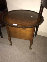 Lot 417 - WALNUT CIRCULAR OCCASIONAL TABLE