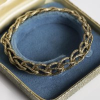 Lot 1751 - TEXTURED GOLD BRACELET formed with textured...