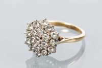 Lot 1775 - DIAMOND CLUSTER RING set with a cluster of...