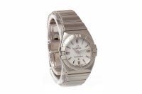 Lot 906 - LADY'S OMEGA CONSTELLATION STAINLESS STEEL...