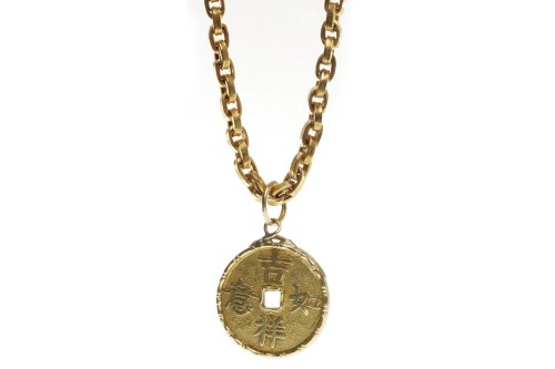 Lot 51 - EIGHTEEN CARAT GOLD CHINESE PENDANT in the...