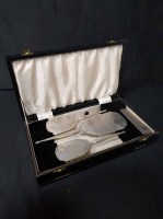 Lot 6 - SILVER MOUNTED BRUSH SET IN FITTED BOX