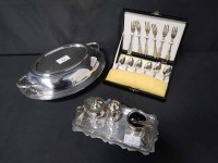 Lot 164 - LOT OF PLATED ITEMS including an oval entree...