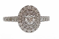 Lot 105 - PLATINUM DIAMOND CLUSTER RING with an oval...