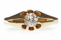 Lot 370 - GENTLEMAN'S DIAMOND SOLITAIRE RING the claw...