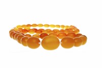 Lot 441 - BUTTERSCOTCH AMBER NECKLACE formed by ovoid...