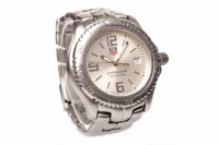 Lot 950 - GENTLEMAN'S TAG HEUER PROFESSIONAL STAINLESS...