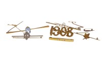 Lot 206 - GROUP OF VICTORIAN AND LATER BROOCHES...