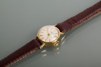 Lot 852 - LADY'S MID TWENTIETH CENTURY EIGHTEEN CARAT...