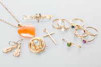 Lot 1900 - GROUP OF GOLD JEWELLERY including rings,...