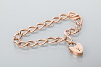 Lot 1901 - EARLY TWENTIETH CENTURY NINE CARAT GOLD CURB...