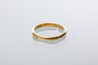 Lot 1909 - TWENTY TWO CARAT GOLD WEDDING BAND Birmingham...
